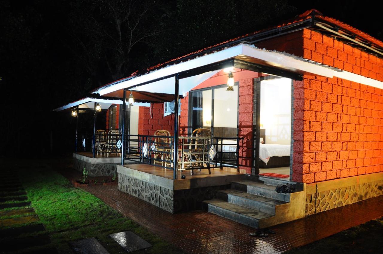 Red Roof Farmhouse Chiplūn Екстериор снимка