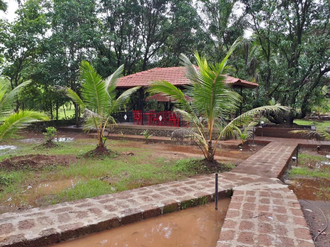 Red Roof Farmhouse Villa Chiplūn Екстериор снимка